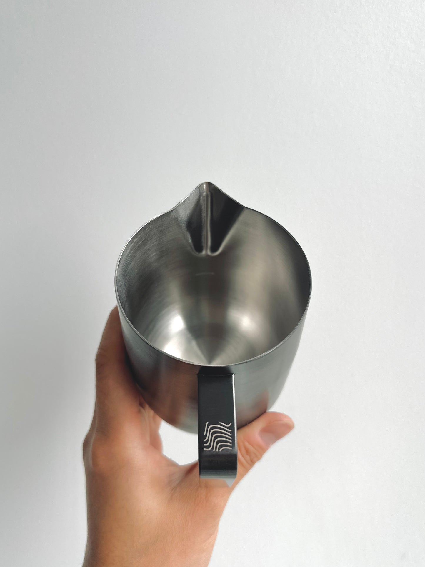 WPM 20OZ TITANIUM BLACK COMPETITION PITCHER - "THAMES X WPM"