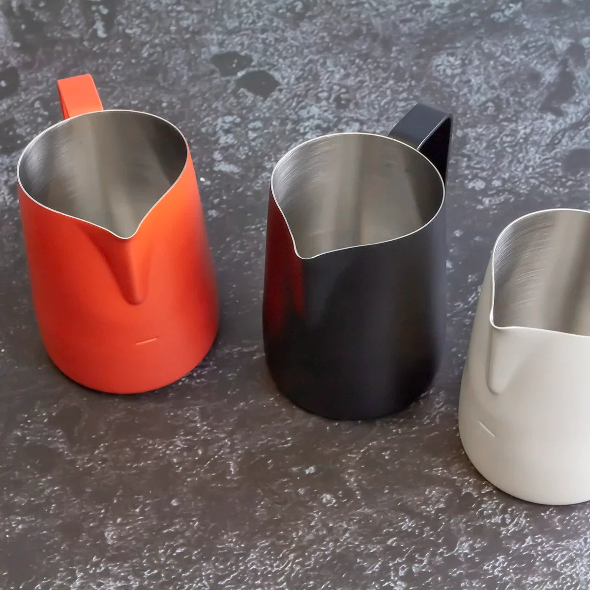 15OZ MATT WHITE/BLACK MILK PITCHER (SHARP SPOUT)