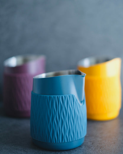 WPM 15OZ NON-SLIP HANDLESS MILK PITCHER (WITH SILICON SLEEVE)