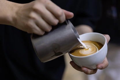 NEW: WPM 15OZ ROUND SPOUT PITCHER - LUDAOQIANG