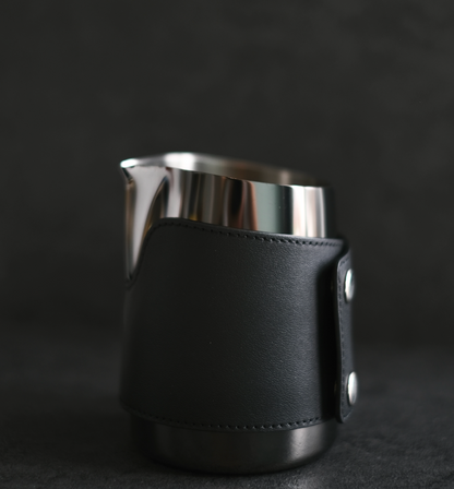 WPM 15OZ TITANIUM BLACK MILK PITCHER (SHARP SPOUT) WITH LEATHER SLEEVE