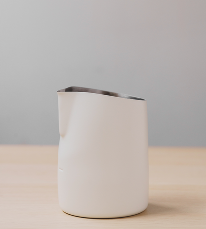 COFFEE NOW x WPM 15OZ NON-SLIP HANDLELESS COCONUT WHITE MILK PITCHER