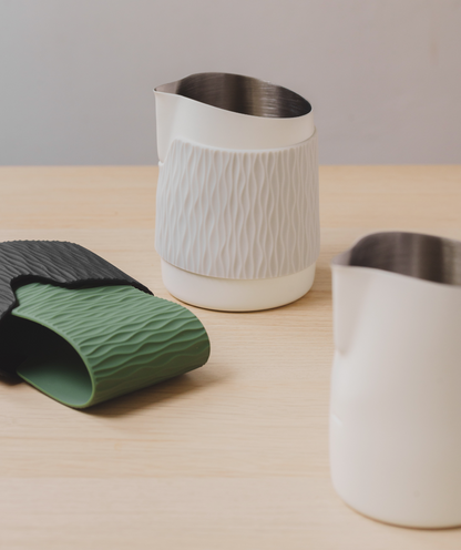 COFFEE NOW x WPM 15OZ NON-SLIP HANDLELESS COCONUT WHITE MILK PITCHER