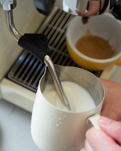 WPM 20OZ COCONUT WHITE COMPETITION PITCHER (LONG SHARP SPOUT)